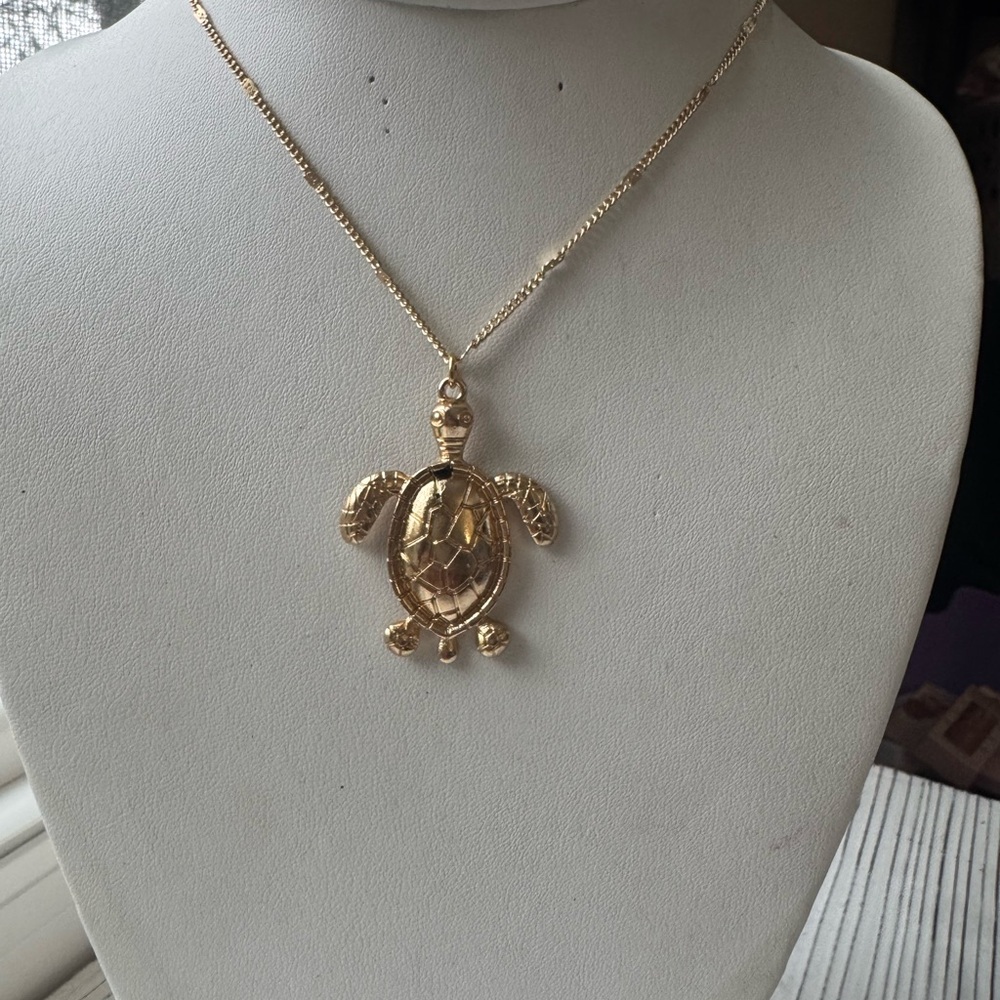 Gold Turtle Pendant Necklace - Picture 4 of 8